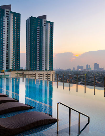 Swimming Pool Evening - Holiday Inn & Suite Jakarta Gajah Mada